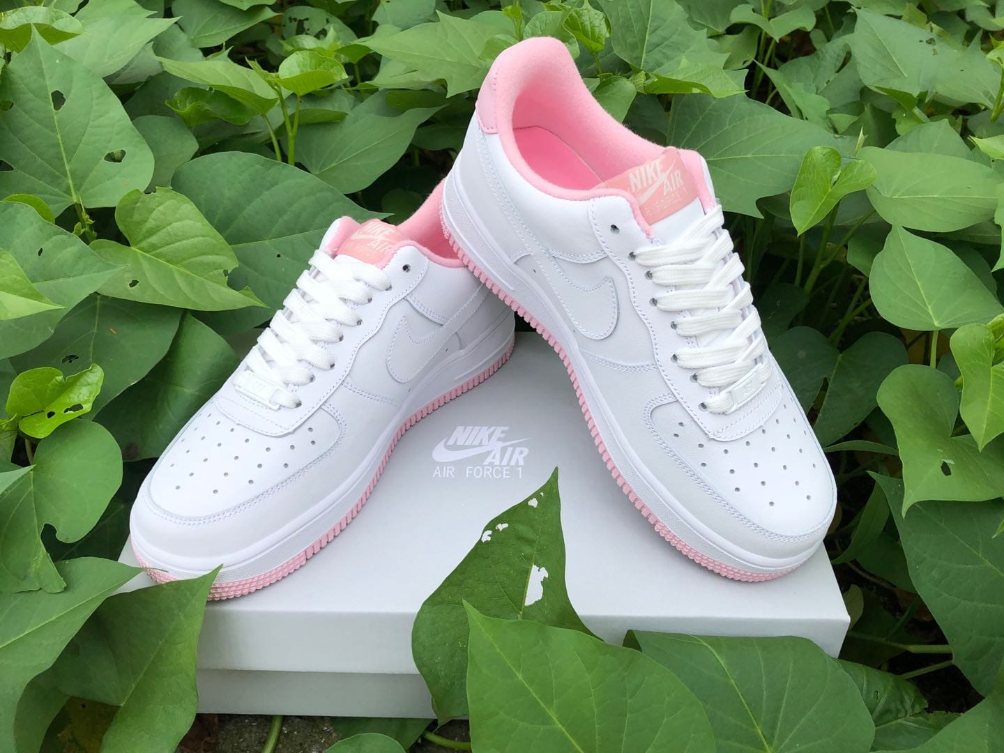 Nike Air Force 1 White Pink